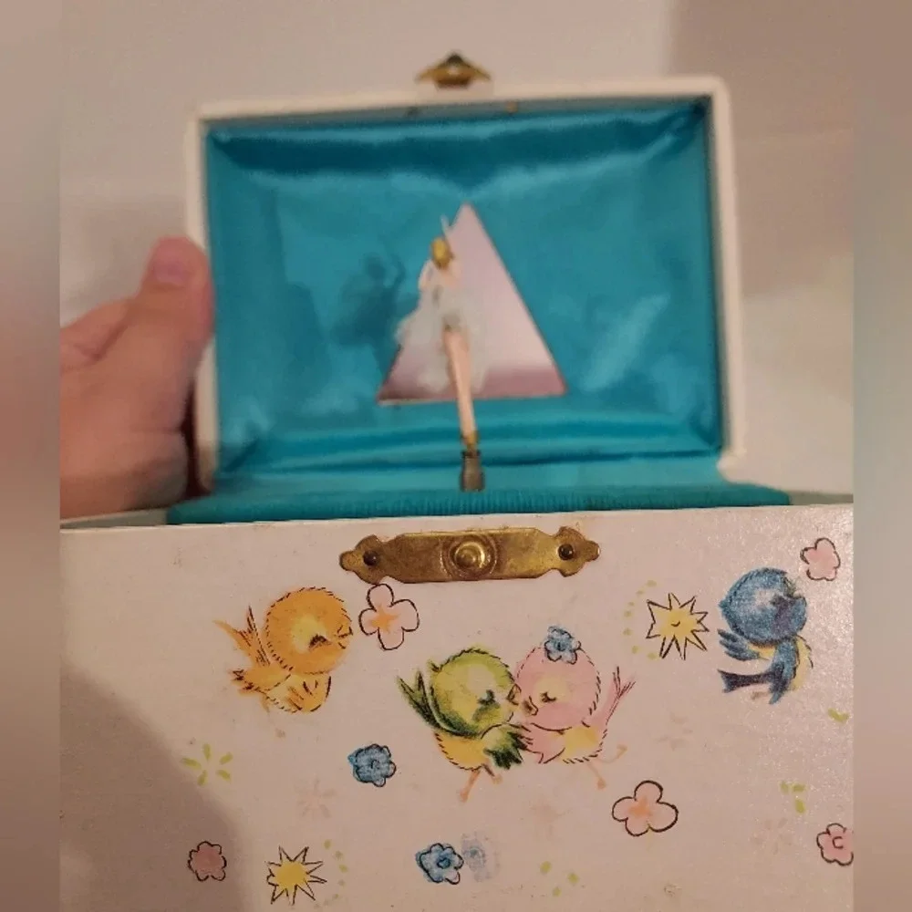 Vintage 1969 Holiday Fair Music Box - Around The World In 80 Days - Fair